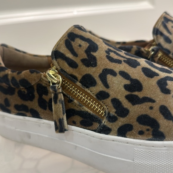 Steve Madden velvet cheetah print shoes with zippers on sides - Picture 3 of 5